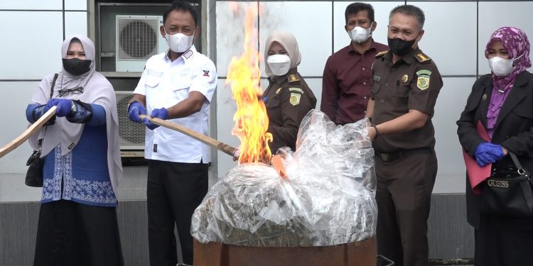 BNN Aceh Musnahkan Barang Bukti Sabu Dan Ganja