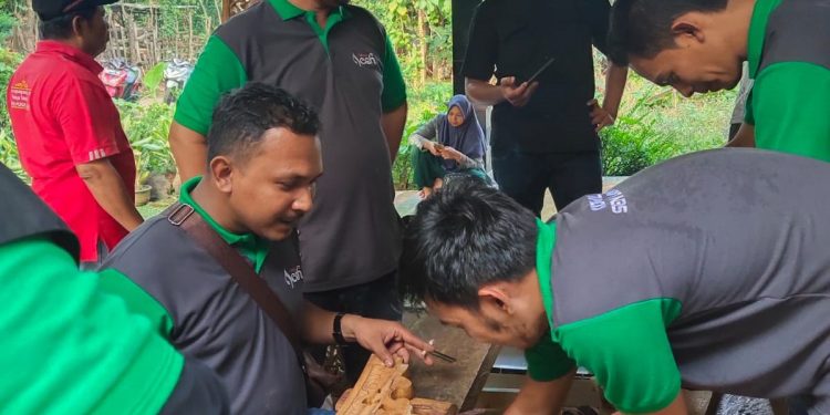 Seniman Ukir Aceh Benchmarking ke Jepara