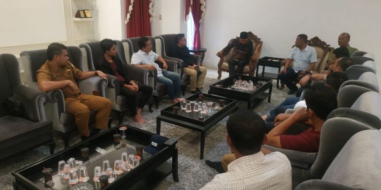 ketua dpra melakukan pertemuan dengan rtikaceh
