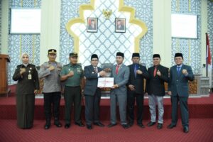 DPRK Banda Aceh Terima Dokumen Raqan APBK Perubahan dari Eksekutif