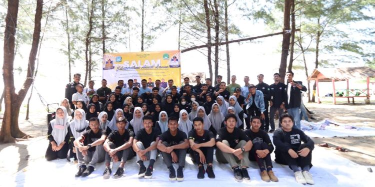 Mahasiswa Lamno Peusijuk Sekaligus Pengenalan Mahasiswa Baru