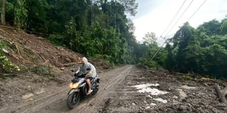 Hujan Lebat, Jembatan Menuju Kilometer Nol Putus