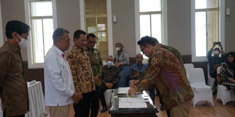 Pj Gubernur Aceh  menjadi Saksi Penandatanganan Kontrak Kerja Sama Migas WK ONWA-Meulaboh dan OSWA-Singkil
