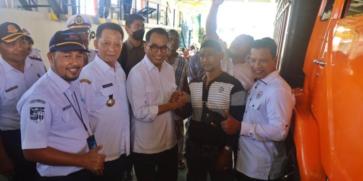 Pj Gubernur Aceh Dampingi Menteri Perhubungan Tinjau Pelabuhan Ulee Lheue
