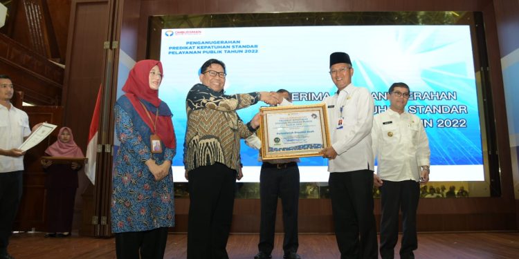 Pemerintah Aceh Terima Penghargaan Kualitas Tinggi dari Ombudsman RI