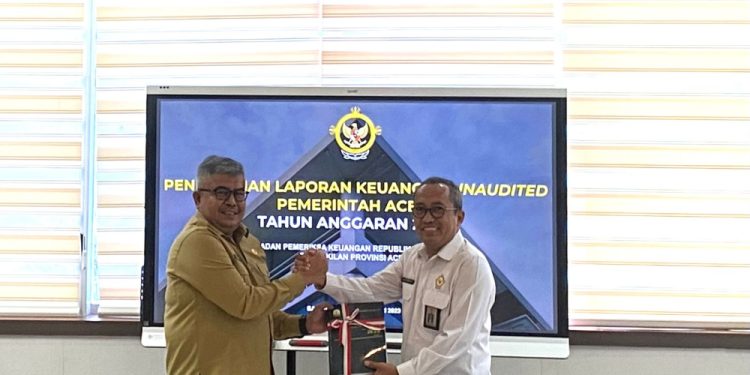 Sekda Serahkan Laporan Keuangan Pemerintah Aceh Tahun 2022 kepada BPK RI