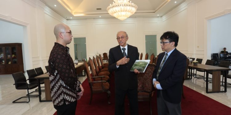 Datang ke Aceh, Kedubes dan Konjen Singapura Temui Wali Nanggroe