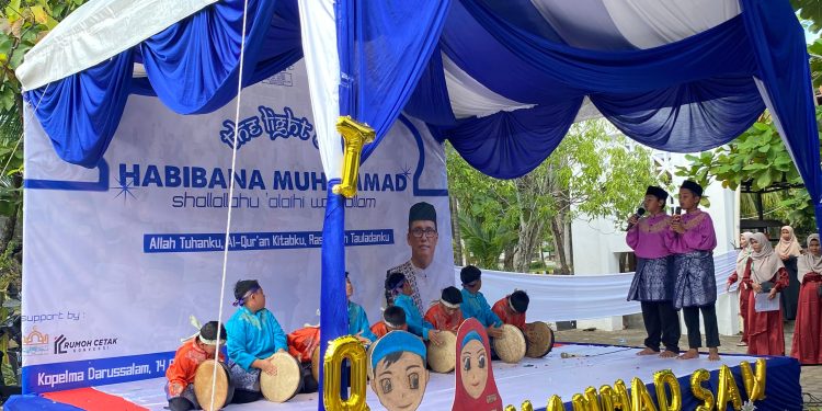 Semarakkan Maulid Nabi, TPQ Fathun Qarib Bagikan 24 Set Piala Untuk Pengajar dan Santri