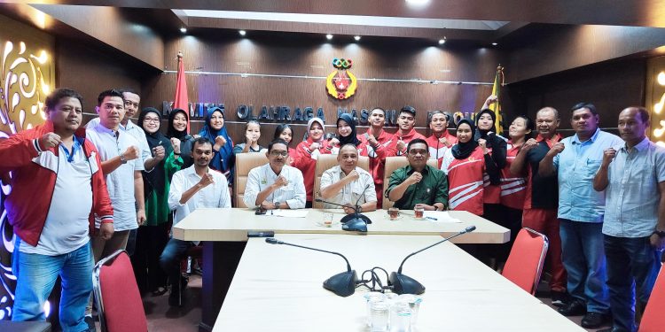 Abu Razak Lepas Atlet KONI Aceh Training Camp ke Rusia