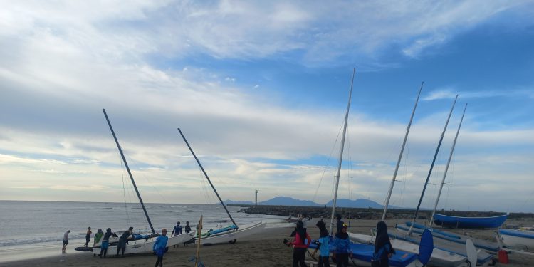 Atlet Cabor Layar Tinjau dan Adaptasi Lokasi PON 2024