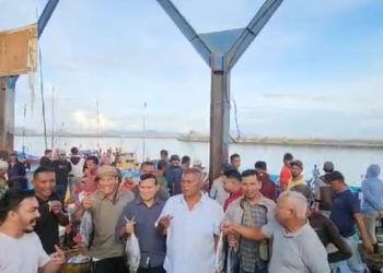 Para Nelayan Aceh Dukung Dek Fad
