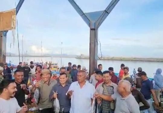 Para Nelayan Aceh Dukung Dek Fad