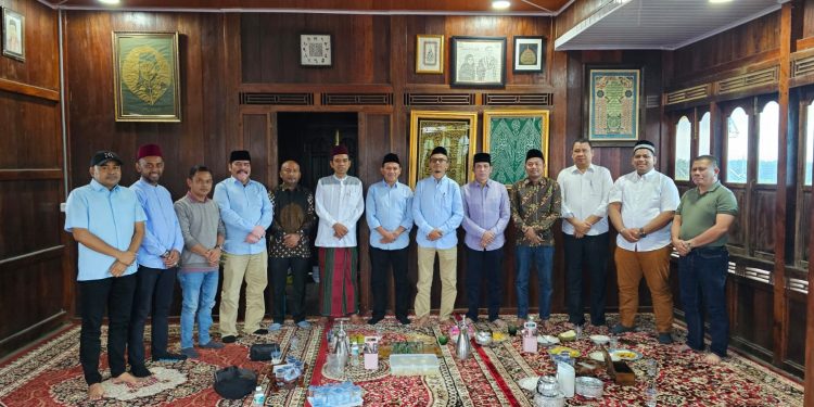 Dek Fadh Kunjungi Ustadz Abdul Somad (UAS) di Pekanbaru