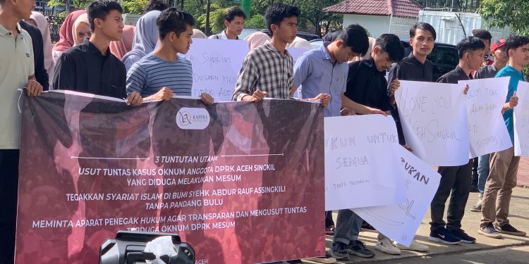 Tuntun Penegakan Syariat Islam, Sejumlah Pemuda Lakukan Aksi di Mahkamah Syariah