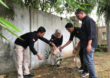 Panwaslih Kota Banda Aceh Tanam Pohon Integritas dan Apresiasi untuk Pengawas Adhoc