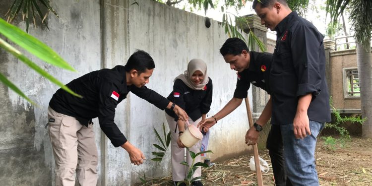 Panwaslih Kota Banda Aceh Tanam Pohon Integritas dan Apresiasi untuk Pengawas Adhoc