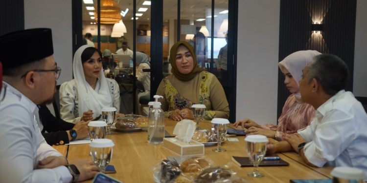 Ketua Dekranasda Aceh, Marlina Muzakir