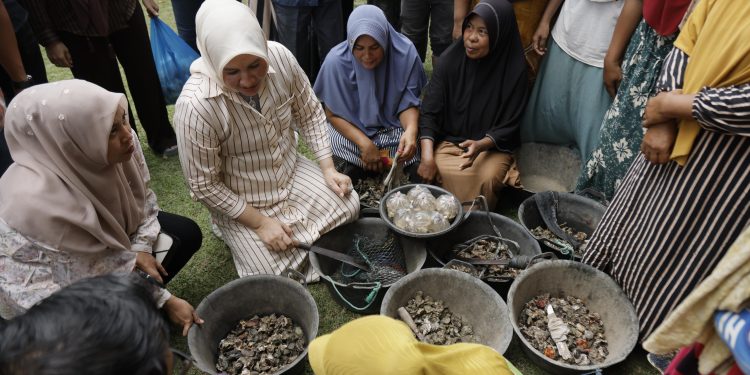 Ketua PKK Aceh Dukung Pembentukan Koperasi Desa di Gampong Crueng, Pidie