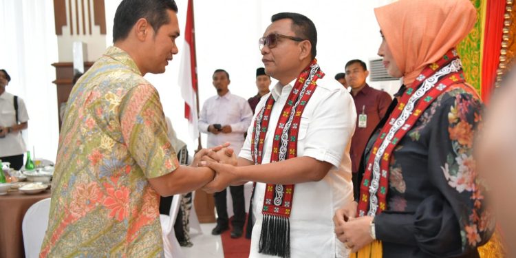 Gubernur Aceh Sambut Kedatangan Kepala Kejati Baru di Bandara SIM