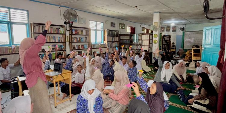 Swarna Community Ajak Siswa SLB Bukesra Aceh Belajar Bahasa Isyarat dan Origami