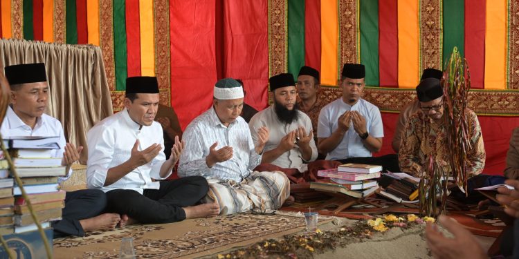 Wagub Fadhlullah dan Istri, Takziah ke Rumah Duka Abati Bakongan