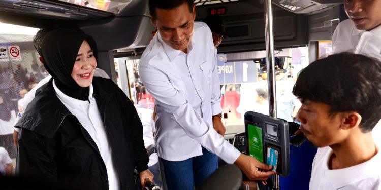 Wagub Fadhlullah Luncurkan Aplikasi Digital Trans Koetaradja, Permudah Warga Pantau Bus Secara Real-Time
