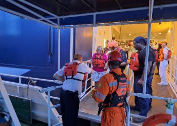 Basarnas Banda Aceh Evakuasi Dua Penumpang Kapal Pesiar Mein Schiff 6 di Perairan Selat Benggala