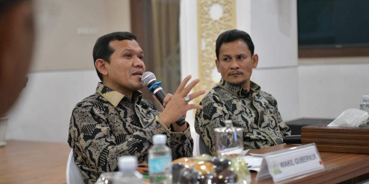 Wagub Fadhlullah Pimpin Rapat Percepatan Pembentukan Koperasi Desa Merah Putih