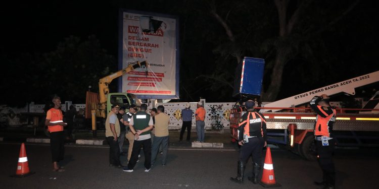 Illiza Kembali Pimpin Operasi Penertiban Baliho Ilegal