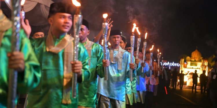 Asisten III Sekda Aceh Lepas Peserta Pawai Takbir Idul Adha