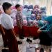 Senyum Siswa SD saat Marlina Ajak Mereka Belanja Seragam Baru