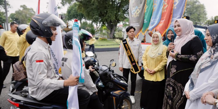 Peringati Harganas, Ketua PKK Aceh Lepas Kirab Bangga Kencana