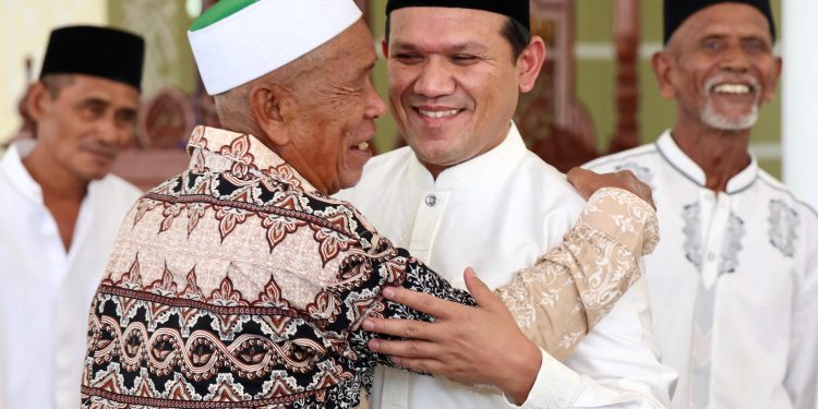 Kembali dari Tanah Suci, Wagub Fadhlullah Disambut Hangat Warga Kampung Halaman