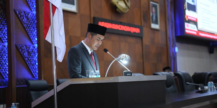 Gubernur Sampaikan Nota Keuangan APBA 2024 dalam Paripurna DPR Aceh