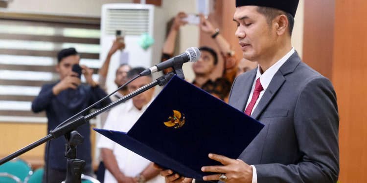 Plt. Sekda Lantik Anggota Komisi Informasi Aceh