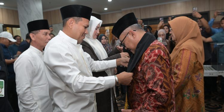 Wagub dan Ketua TP PKK Aceh Sambut Kedatangan Menteri Pendidikan