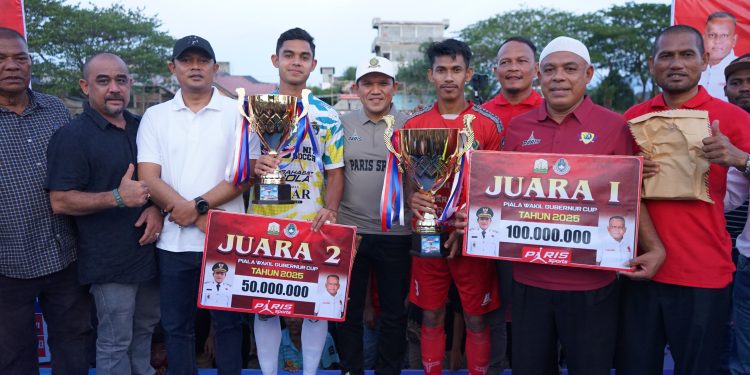 Mutiara Raya FC Juarai Turnamen Wagub Aceh Cup, Fadhlullah Serahkan Piala Pemenang
