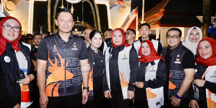 Ketua TP PKK Aceh Tampil Kompak Dukung Atlet di Fornas Lombok : ‘Menang Talo, Bek Syek Syoh!