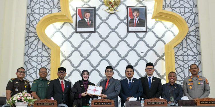 Illiza Serahkan Dokumen RKUA-PPAS 2026 ke Dewan