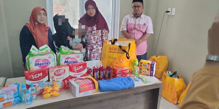 Dinsos Serahkan Bantuan ATENSI Kepada 13 Anak Berkebutuhan Khusus