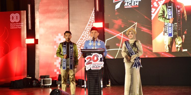 Wagub Serahkan Penghargaan untuk Wartawan Peliput Proses Perdamaian Aceh