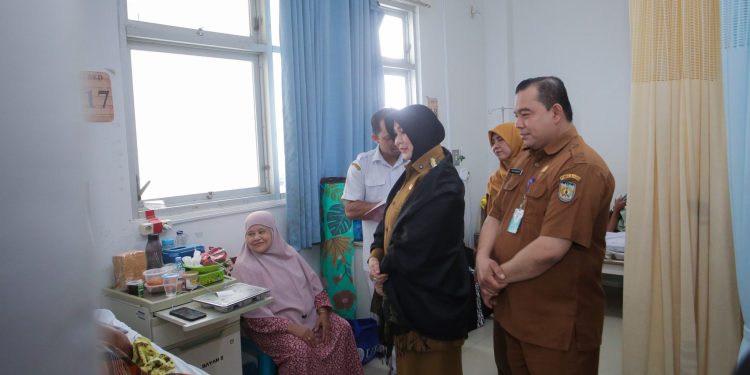 Sidak RSUD Meuraxa, Illiza Instruksikan Pelayanan dengan Hati dan Senyuman