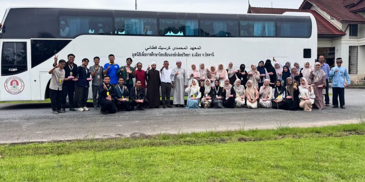 Mahasiswa PPKPM UIN Ar-Raniry Kunjungi Kantor Camat Kota Bharu, Thailand