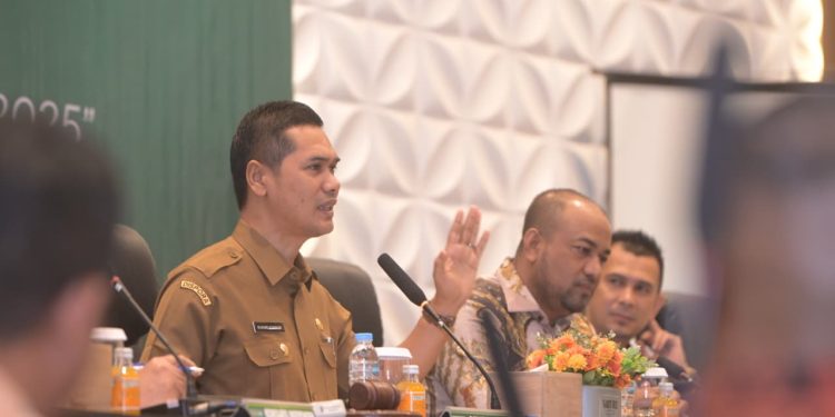 Sekda Aceh Buka Rapat Kerja Triwulan III Bank Aceh