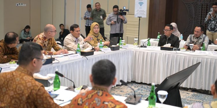 Wakil Gubernur Hadiri Rapat Bersama Komisi VI DPR RI di Banda Aceh
