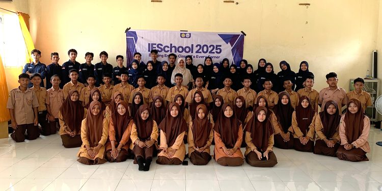 UKM IECLOP Politeknik Negeri Lhokseumawe Dekatkan Bahasa Inggris ke Sekolah Lewat IESCHOOL