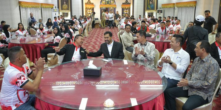 Gubernur Mualem Lepas Kontingen PON Beladiri 2025 ke Kudus