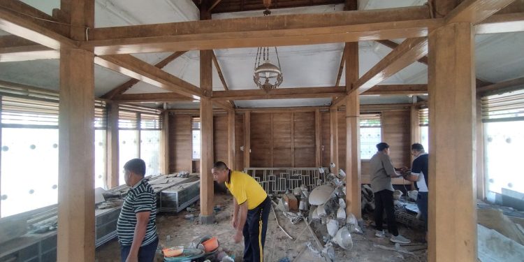 Hidupkan Kembali Warisan Sejarah Islam, Forkopimcam Gotong Royong di Mesjid Tuha Lueng Bata